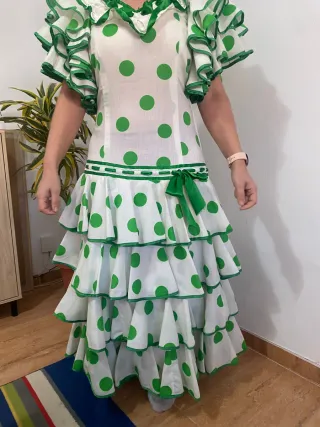 Traje de flamenca blanco y verde