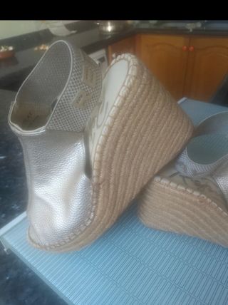 Alpargatas piel doradas