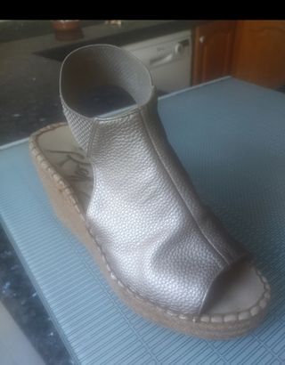 Alpargatas piel doradas