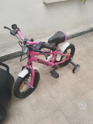 Bicicleta rosa y Patinete Infantil azul