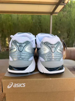 Asics Gel Kayano 14 Talla 43 Gris/Blanco