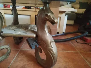 Mesa centro antigua caballos de mar