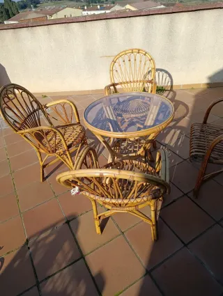 Tavolo e 3 sedie in bambù