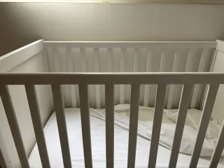 Cuna IKEA Sundvik + Colchón JÖTTETRÖTT