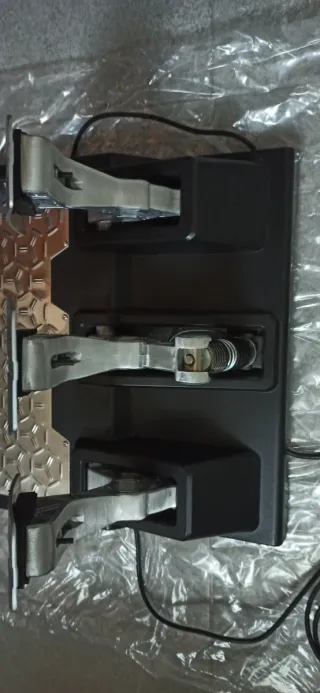 Pedales Thrustmaster T-LCM