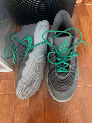 Nike Bambas Grises y Verdes