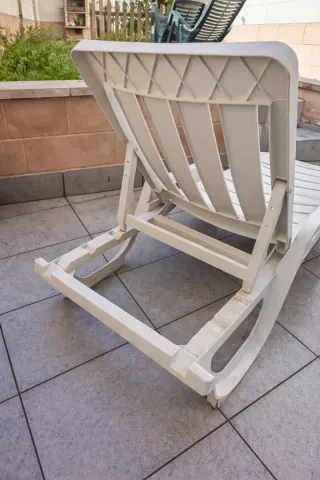 Lettino da giardino o terrazzo in plastica