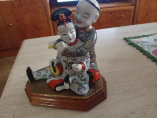 Figura porcelana china pareja sentada