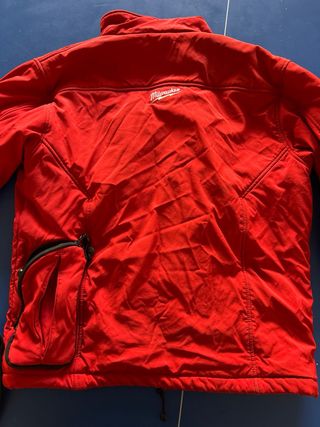 Chaqueta y gorro Milwaukee