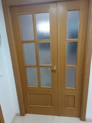 Puerta doble madera con cristal