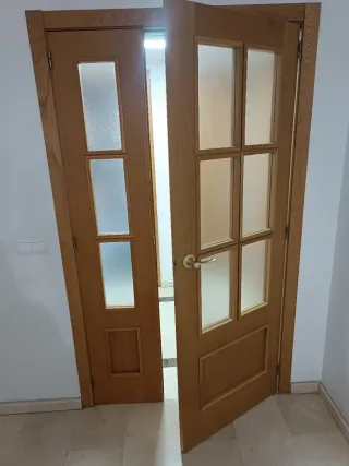 Puerta doble madera con cristal
