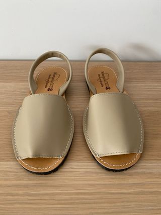 Menorquina piel beige talla 39