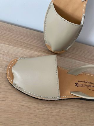 Menorquina piel beige talla 39