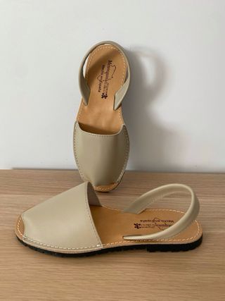 Menorquina piel beige talla 39