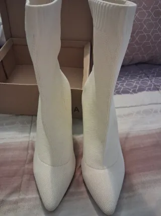 Botas altas beige de tacón