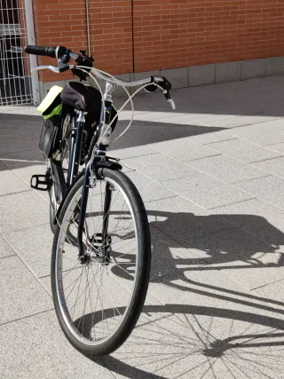 Bicicleta Urbana con Alforjas BTWIN elops 500