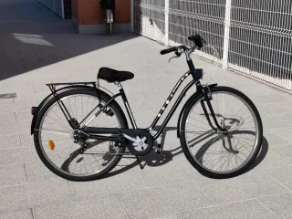 Bicicleta Urbana con Alforjas BTWIN elops 500