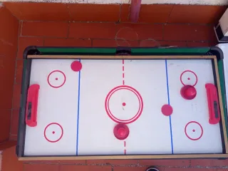 Mini mesa de billar con bolas y taco