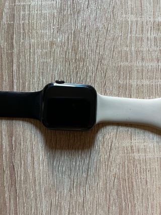 Apple Watch Series 5 con cargador