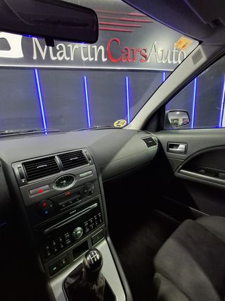 FORD Mondeo 1.8i 16v Futura