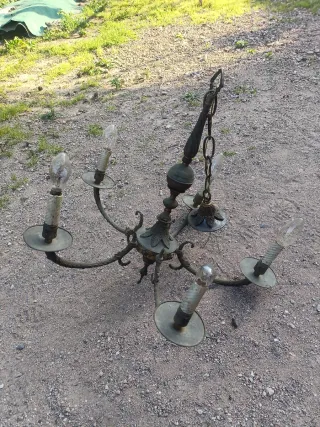 Lámpara de metal antigua