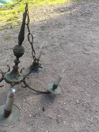 Lámpara de metal antigua