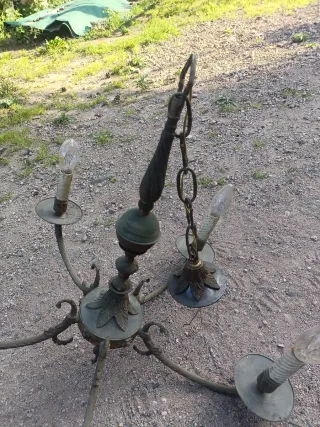 Lámpara de metal antigua