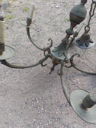 Lámpara de metal antigua