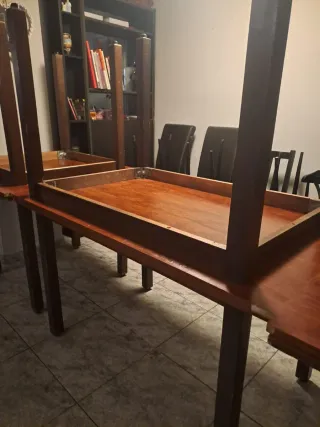 Mesas de restaurante de madera.