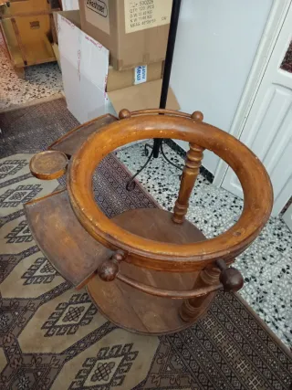 Lavabo antiguo de madera