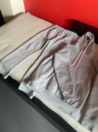 Conjunto deportivo gris y rosa talla S