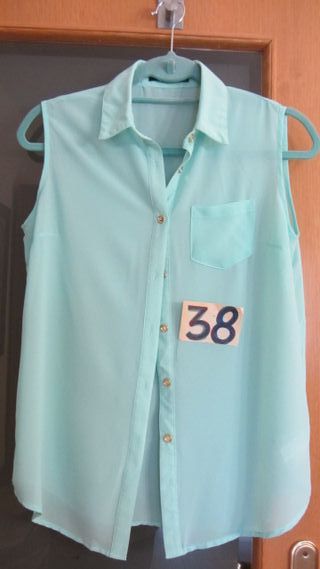 Pantalones nuevos de talla 38 y blusas tallas 38