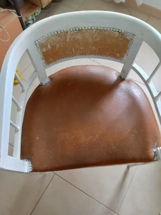 Poltrona in legno e pelle