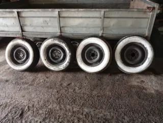 Llantas Mercedes W123 con neumáticos