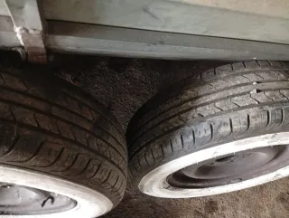 Llantas Mercedes W123 con neumáticos
