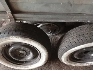 Llantas Mercedes W123 con neumáticos