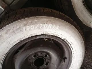 Llantas Mercedes W123 con neumáticos