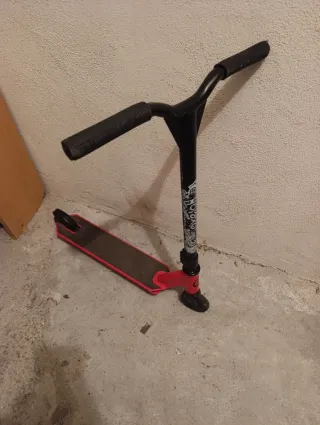 Patinete freestyle negro y rojo