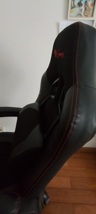 Cadeira Gaming Genesis Preta e Vermelha