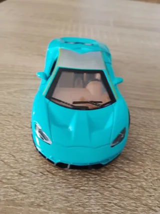 Coche de metal azul juguete