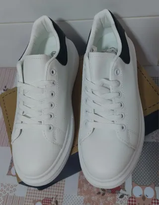 Zapatillas Mujer Blancas y Negras