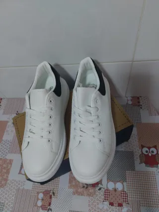 Zapatillas Mujer Blancas y Negras