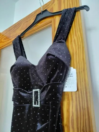 Vestido de fiesta negro con pedrería