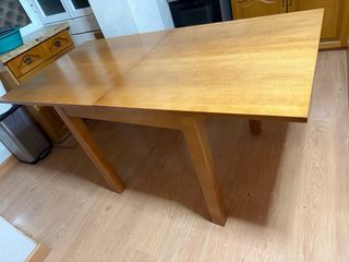 Mesa de comedor extensible de madera