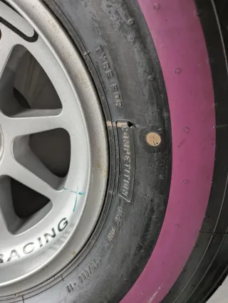 Llanta Formula 1 OZ con Pirelli Soft F1