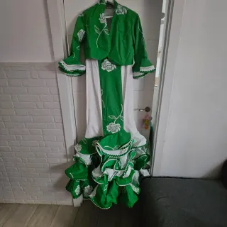 Vestido de flamenca verde y blanco