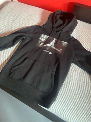 Sudadera Negra con Estampado