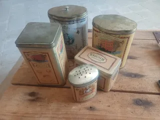 Scatole metalliche antiche decorate