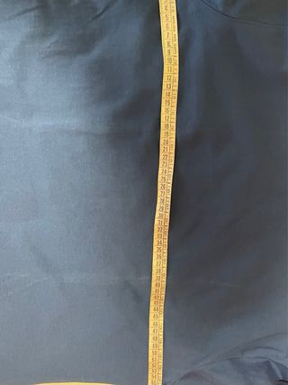 Abitino sportivo blu.