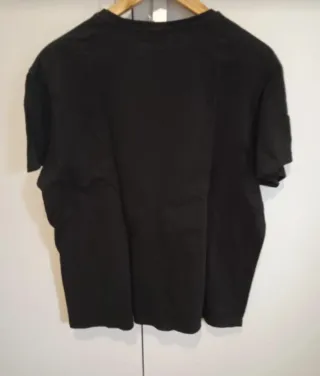 Camiseta Negra con Triskel Dorado